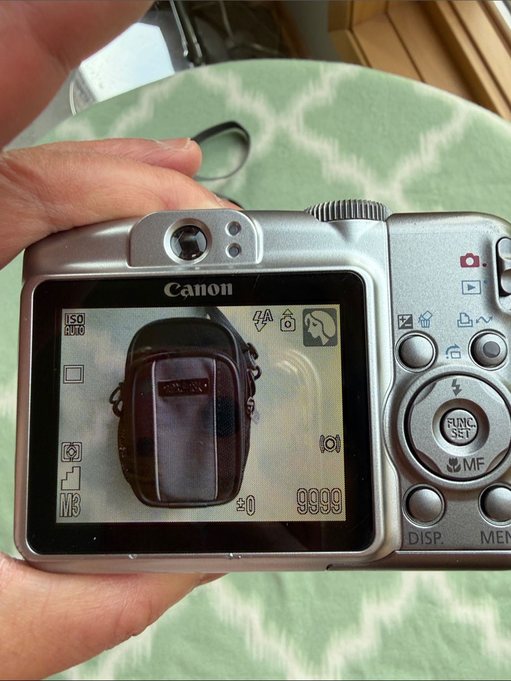 Canon Powershot A720 IS Silver Point-and-Shoot Digital Camera with Carrying Case - Picture 10 of 16